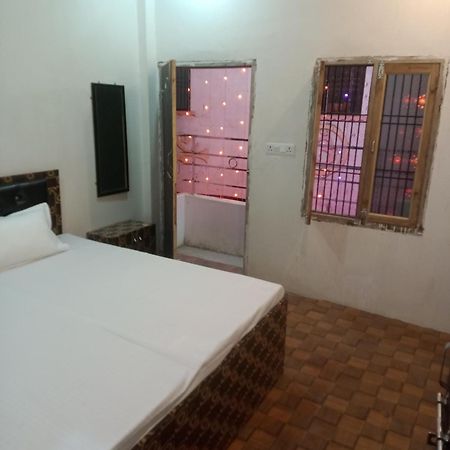 Shivaay Home Stay Варанаси Екстериор снимка