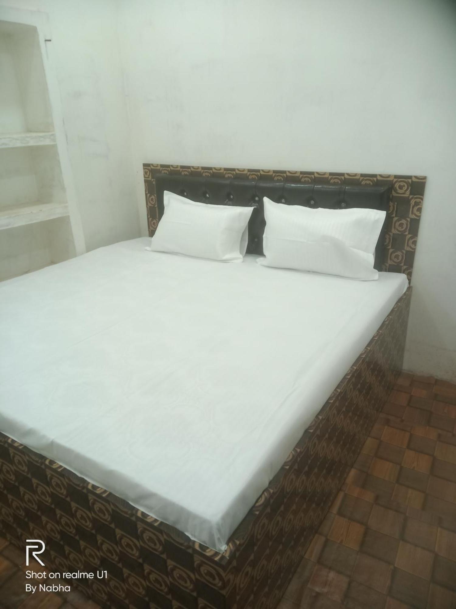 Shivaay Home Stay Варанаси Екстериор снимка