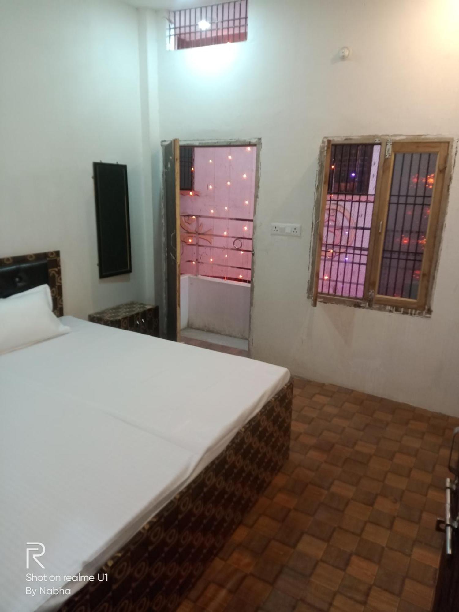 Shivaay Home Stay Варанаси Екстериор снимка