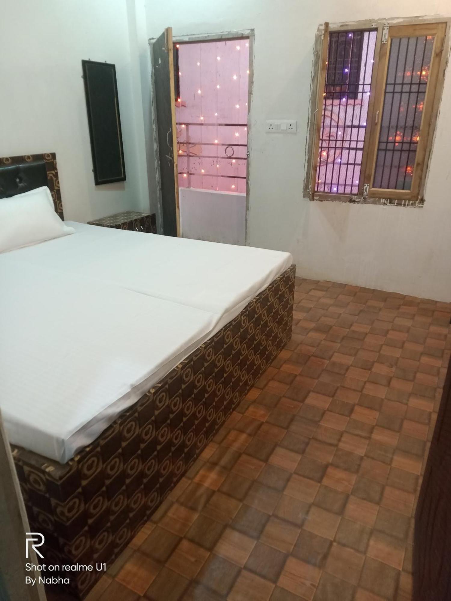 Shivaay Home Stay Варанаси Екстериор снимка